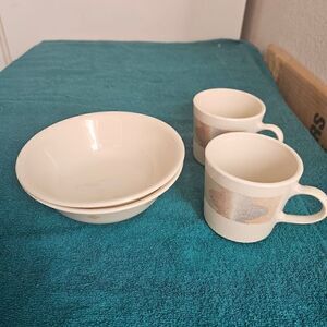 Corelle in Mirage pattern , 2 cups & 2 bowls SALE!